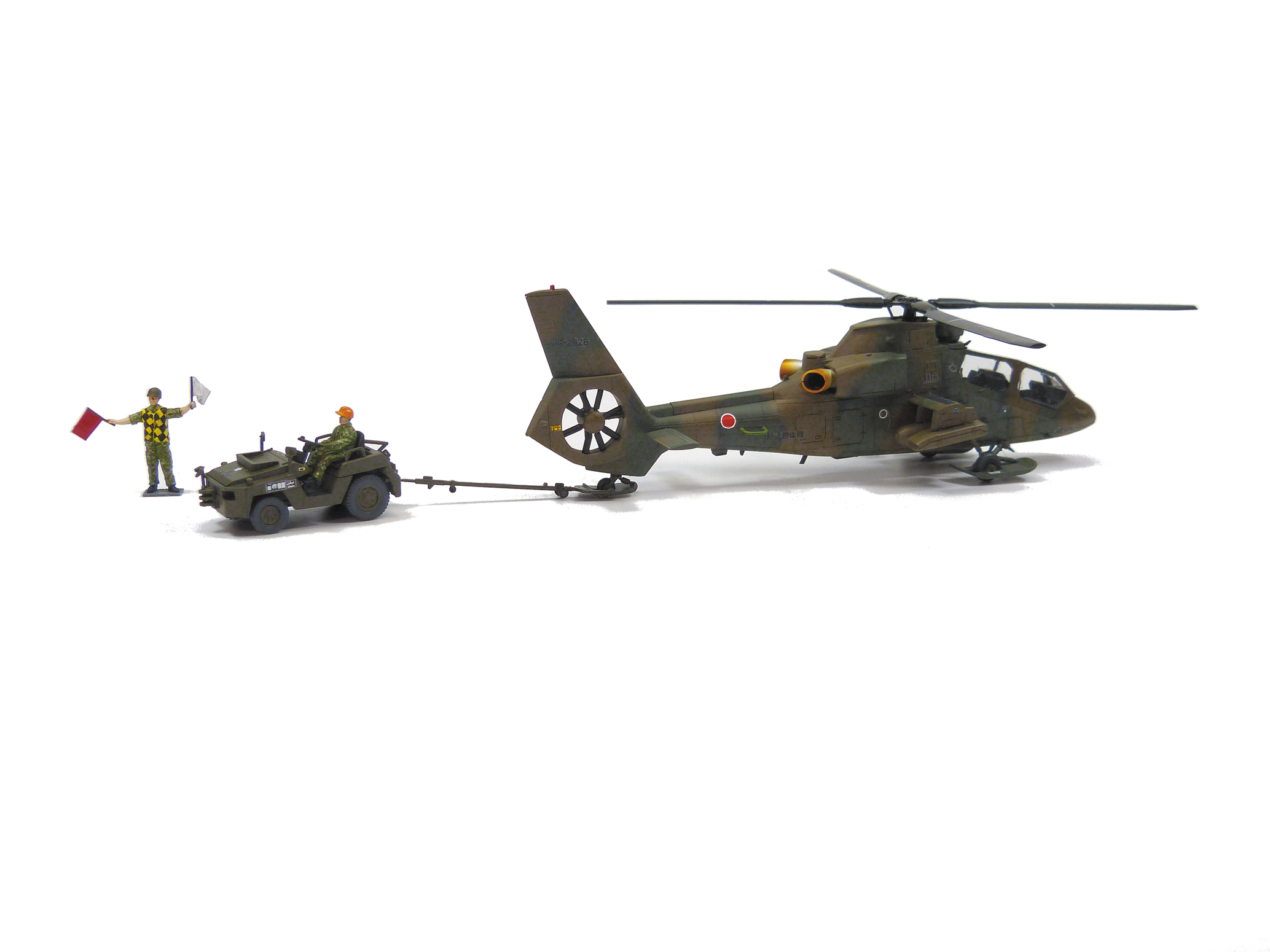 1/72　陸上自衛隊 観測ヘリコプター OH-1 ニンジャ&トーイングトラクターセット