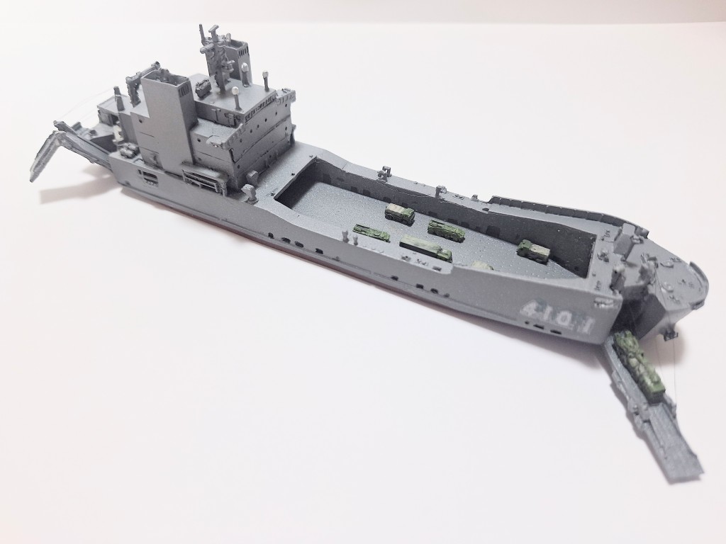 1/144 輸送艦 ようこう型 1/144 輸送艦 ようこう型