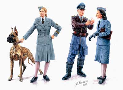 1/35　独・空軍女子補助員2体+戦闘機搭乗員＆大型犬