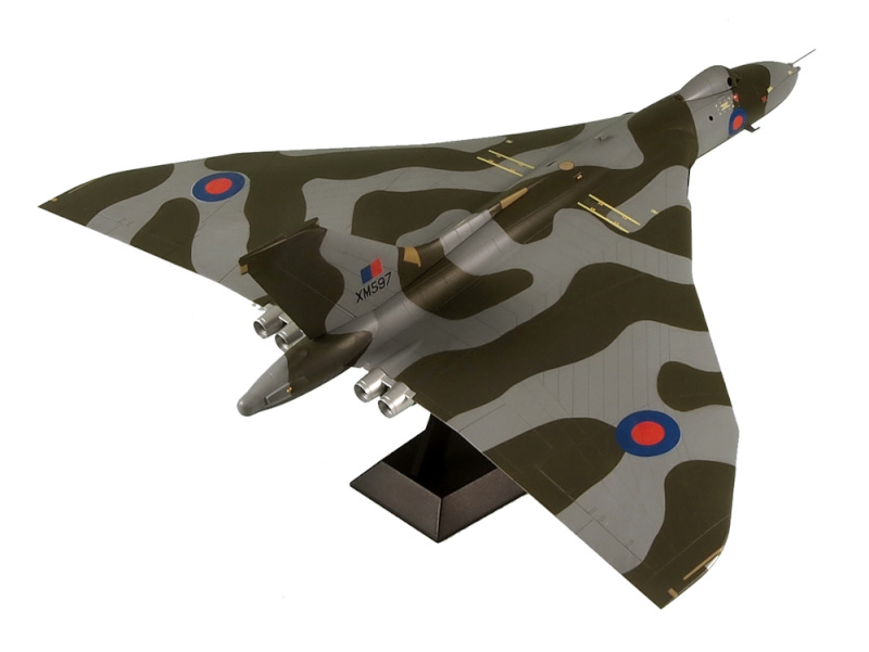 1/144 イギリス空軍 爆撃機 バルカンB.2 塗装済みプラモデルキット
