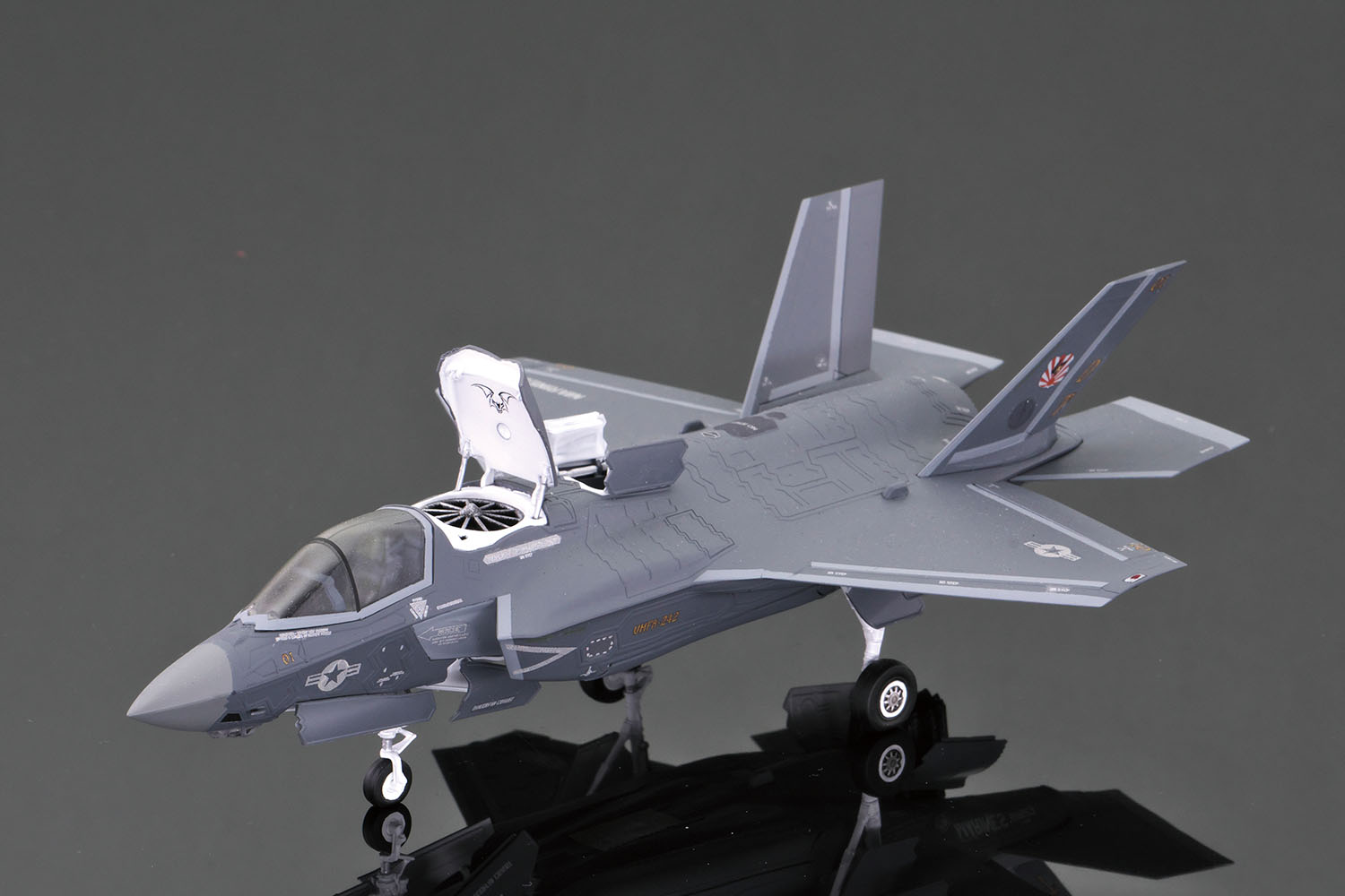 【予約する】 1/72 アメリカ海兵隊 F-35B ライトニングII 護衛艦 いずも/かが 着艦機 【予約する】 1/72 アメリカ海兵隊 F-35B ライトニングII 護衛艦 いずも/かが 着艦機