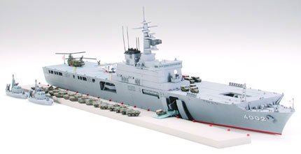 1/700　海上自衛隊輸送艦 LST-4002 しもきた（艦載車付き）